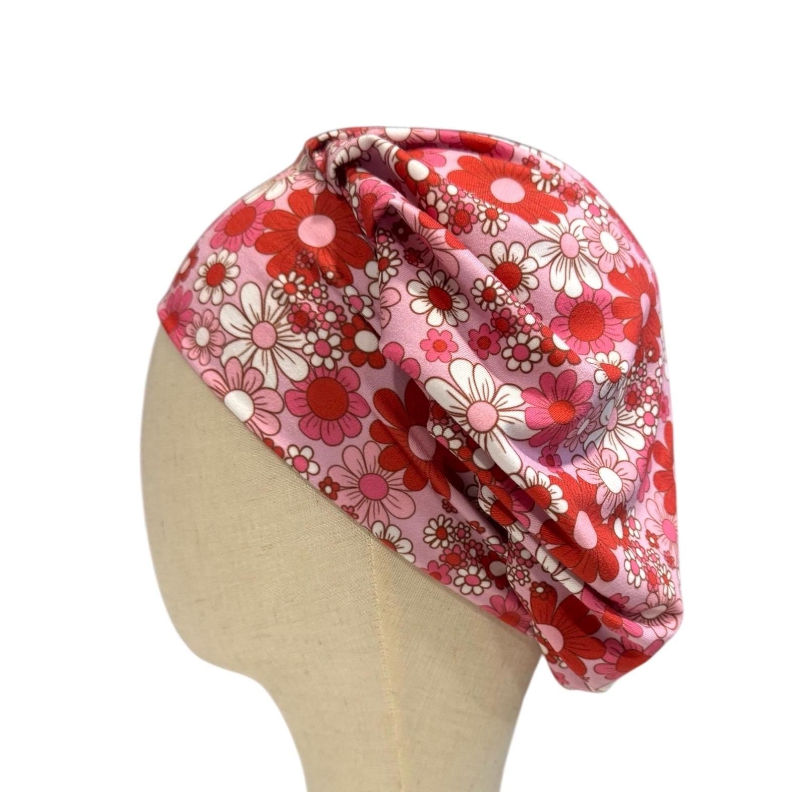 Retro Daisy Scrub Cap, Pink Red Floral Scrub Hat, Stretchy Bouffant Surgical Cap, Ponytail Friendly Nurse/Doctor OR Cap, Groovy Flower Power