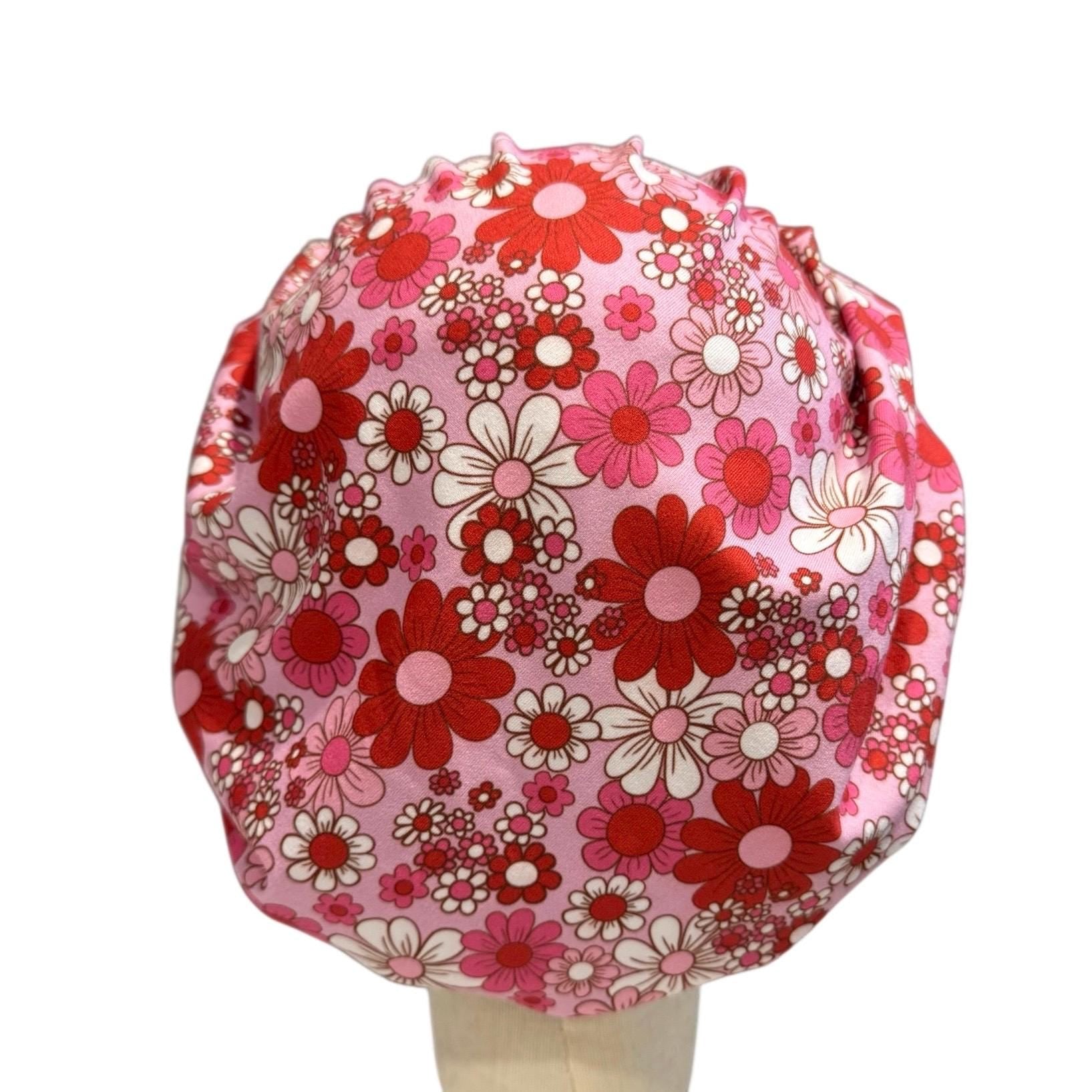 Retro Daisy Scrub Cap, Pink Red Floral Scrub Hat, Stretchy Bouffant Surgical Cap, Ponytail Friendly Nurse/Doctor OR Cap, Groovy Flower Power
