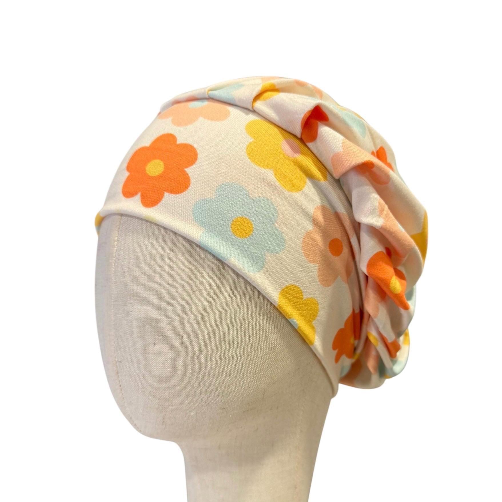 Retro Daisy Bouffant Scrub Cap | Pastel Floral Surgical Hat | 70s Flower Nurse Cap