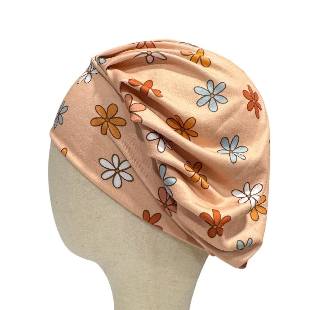 Retro Daisy Bouffant Scrub Cap, Peach Floral Surgical Hat, Groovy Flower Scrub Cap, Women’s Nurse Hat