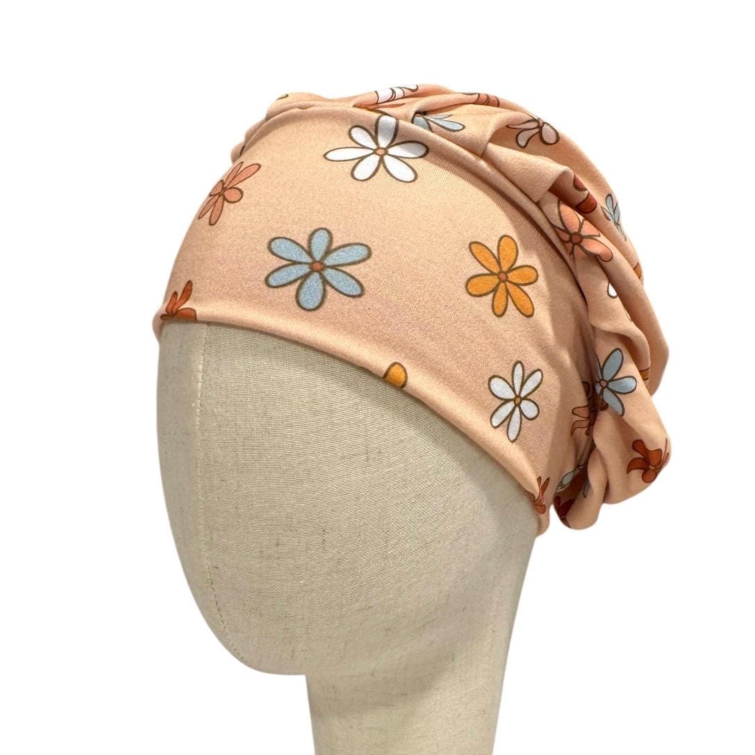 Retro Daisy Bouffant Scrub Cap, Peach Floral Surgical Hat, Groovy Flower Scrub Cap, Women’s Nurse Hat